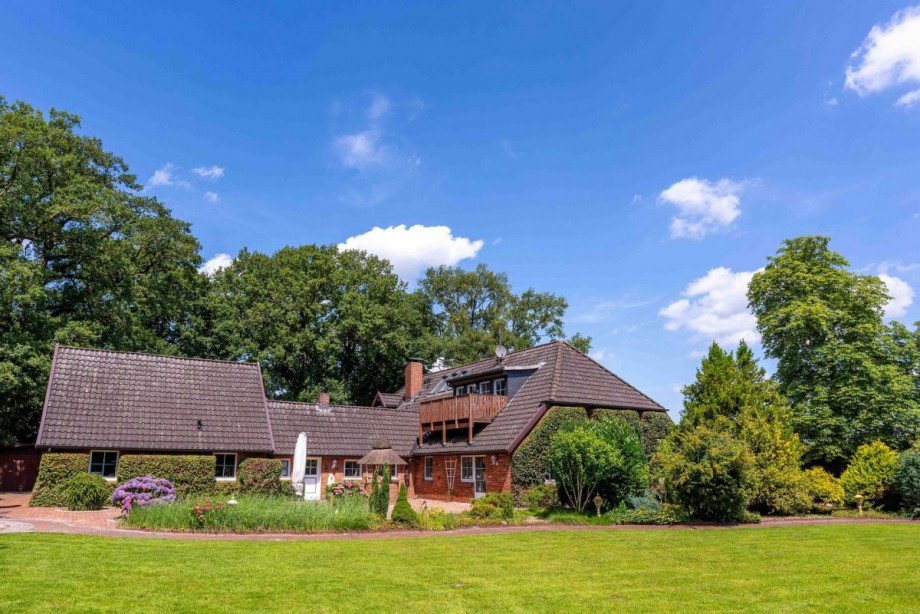 Hausansicht vom Garten Haus Hude