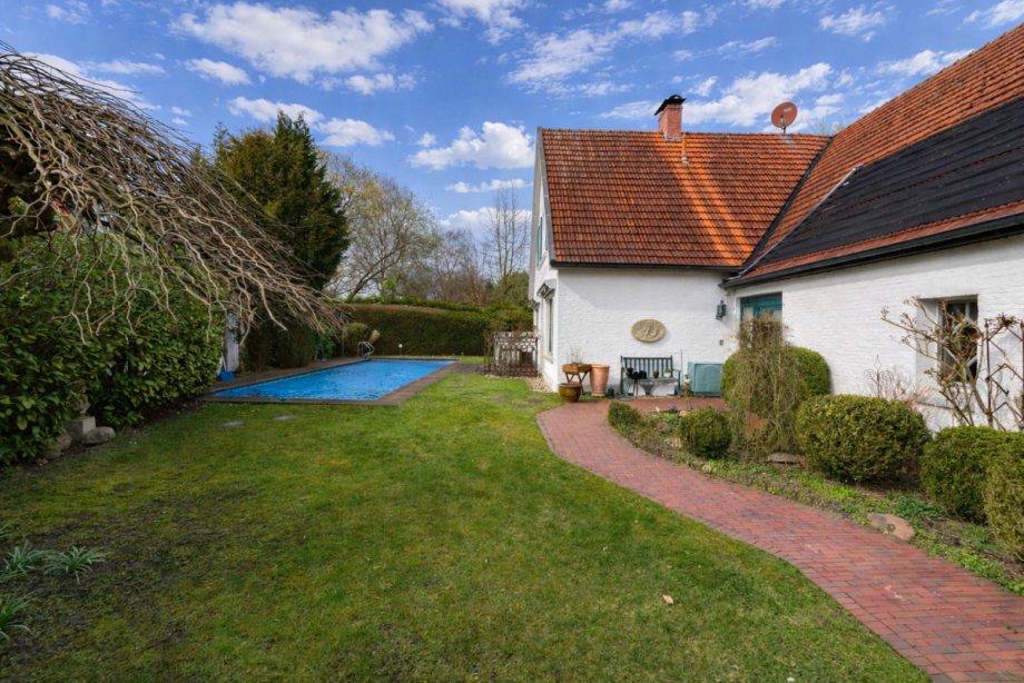 Garten mit Pool 2/2 Einfamilienhaus Oldenburg