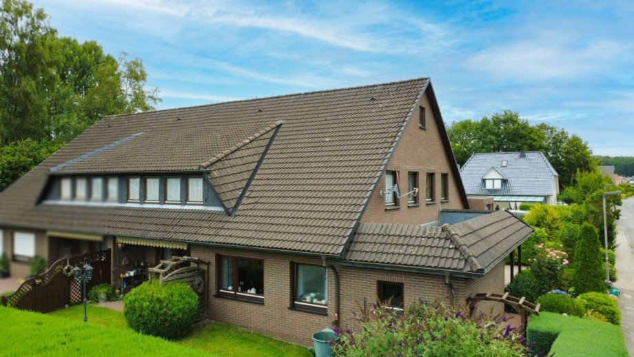 Hinteransicht Drohne Doppelhaush�lfte Friesoythe