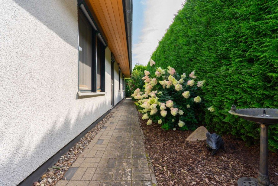 Weg hinter dem Haus Einfamilienhaus Bad Bramstedt
