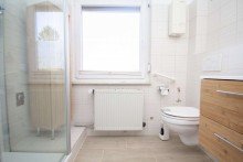 Badezimmer 1. OG Raumwunder Reihenendhaus mit Garage und Garten in Bremen-Lesum