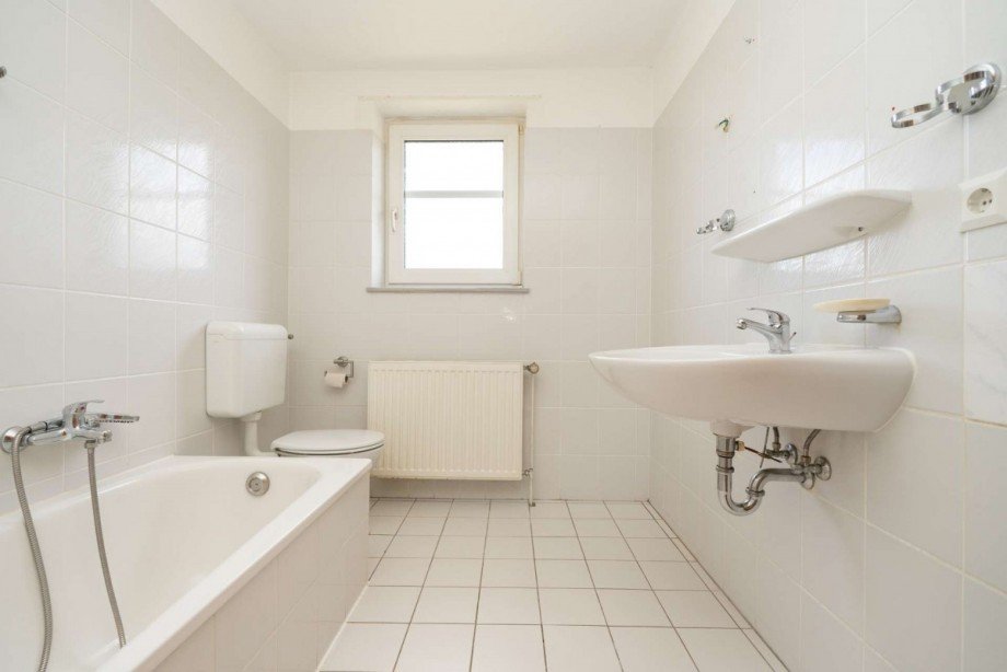 Bad mit Badewanne im OG Haus Rotenburg (W�mme)