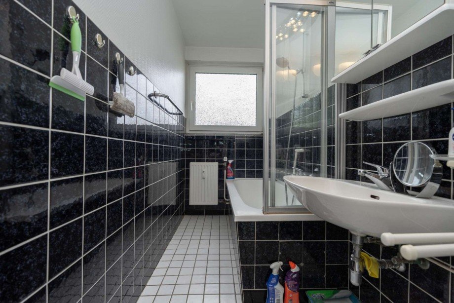Bad mit Badewanne und Dusche Etagenwohnung Bremen