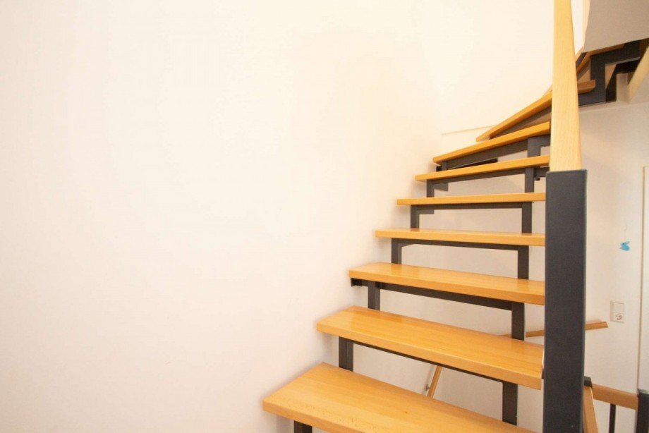 Treppe zum DG Reihenmittelhaus Bremen