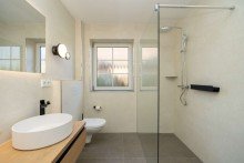 Badezimmer 1/2 Moderne Erdgeschosswohnung mit Terrasse und vielen Extras