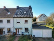 Vorderansicht Raumwunder Reihenendhaus mit Garage und Garten in Bremen-Lesum