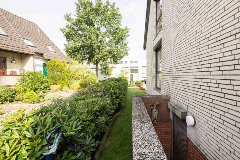 Garten zur Hausseite Reiheneckhaus Bremen