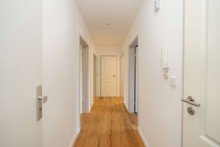Flur Moderne Erdgeschosswohnung mit Terrasse und vielen Extras