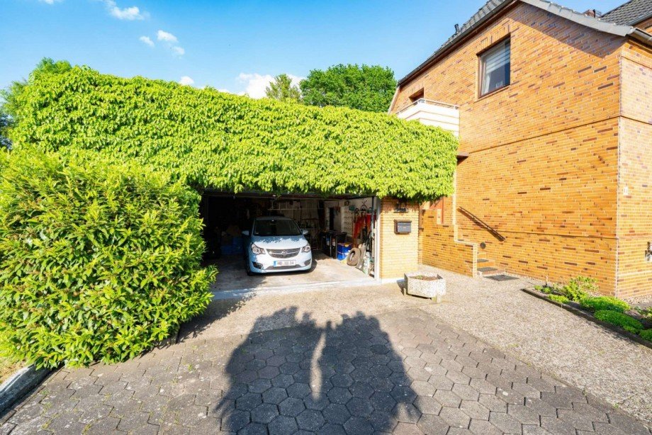 Gro�e Garage Doppelhaush�lfte Bremen
