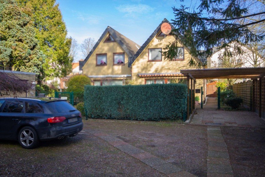 Hof und Carport Doppelhaush�lfte Bremen