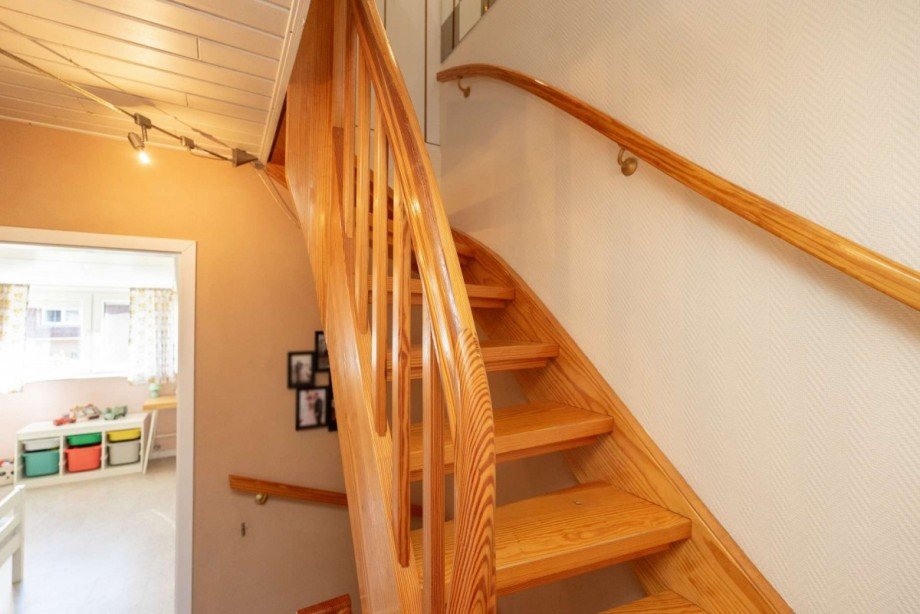 Treppe zum DG Reihenmittelhaus Bremen