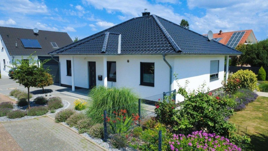 Aussenansicht Vorderseite Einfamilienhaus Asendorf